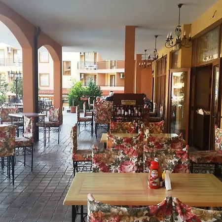 Апартхотел Apartcomplex Panorama Dreams *